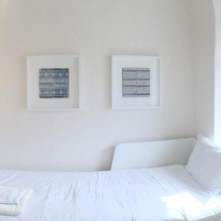 Room Atalaia- Ideal For Single Lisbon Exterior photo